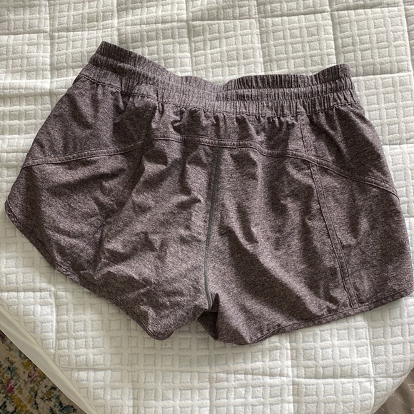 Lululemon shorts size 12 - Picture 2 of 4